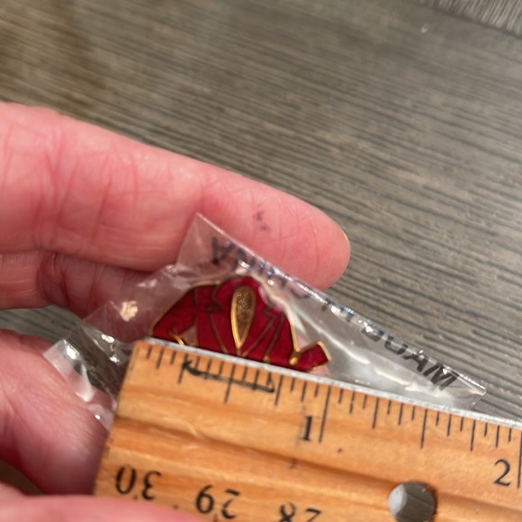 Mary Kay Red Jacket Pin Brooch Sales Award New - Picture 7 of 10